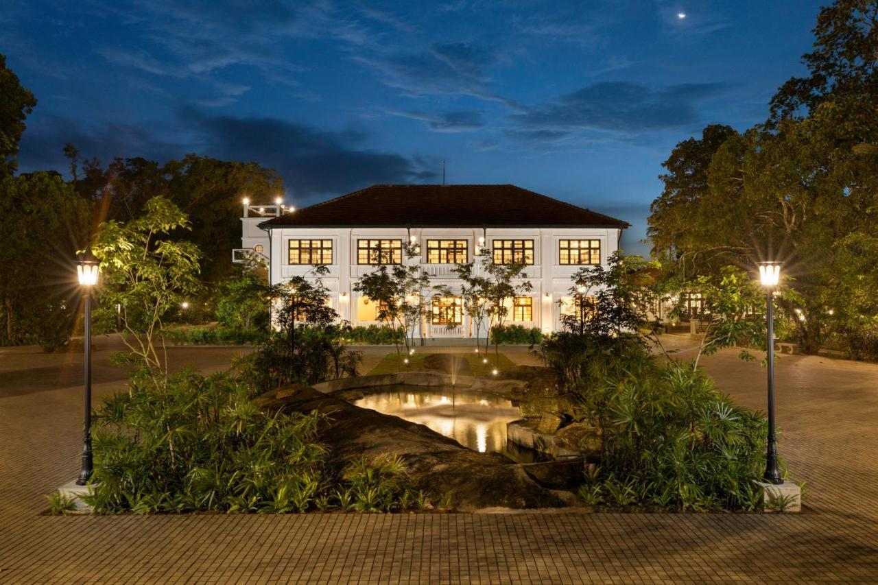 The Grand Walawwa Hotel Pinnawala  Exterior photo